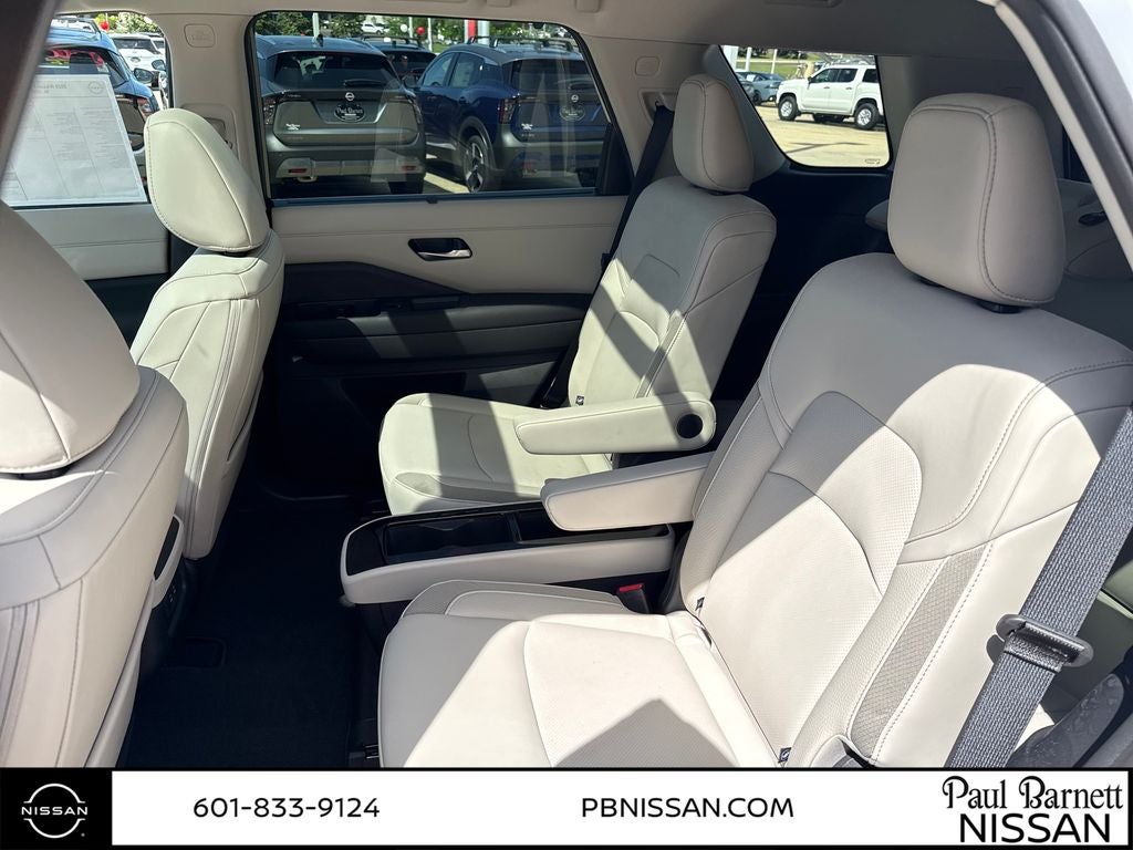2026 Nissan Pathfinder SL
