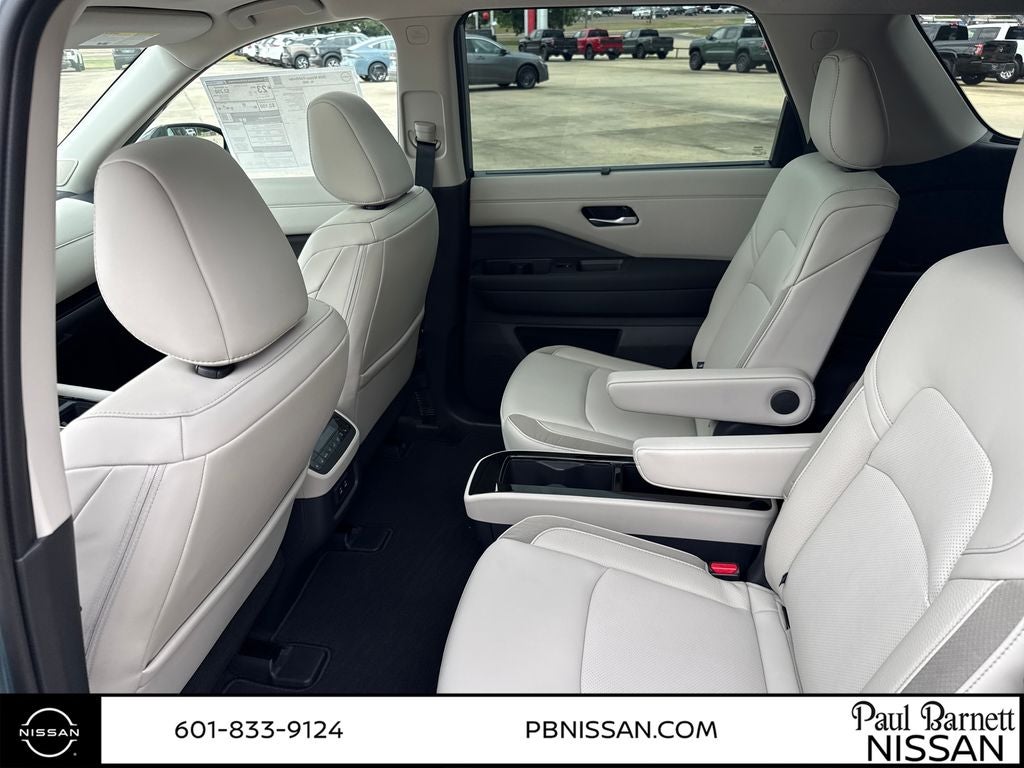 2026 Nissan Pathfinder SL