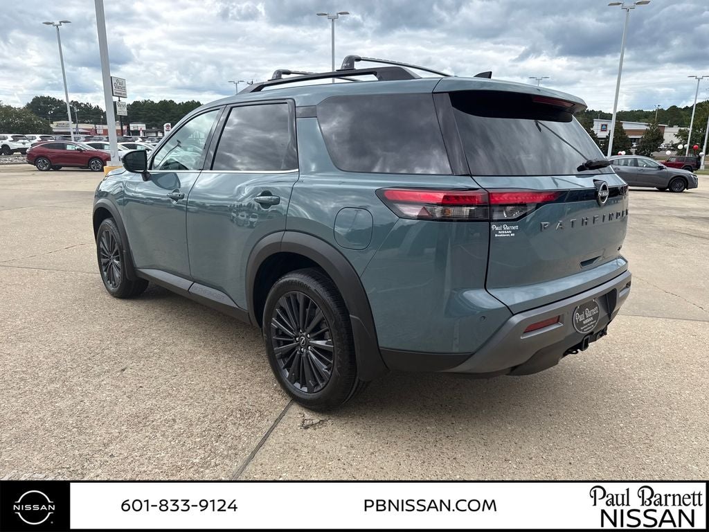2026 Nissan Pathfinder SL
