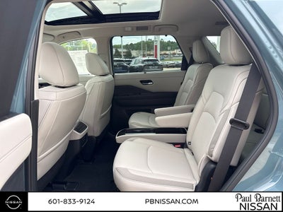 2026 Nissan Pathfinder SL