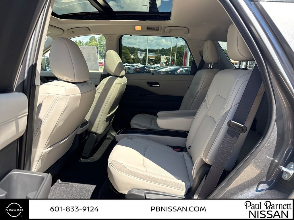 2026 Nissan Pathfinder SL